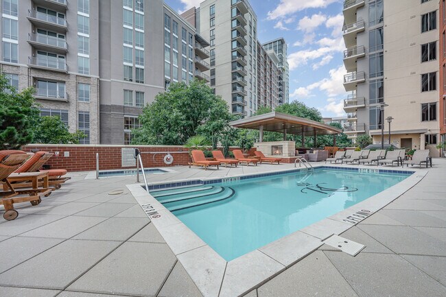 Building Photo - 701 Royal Ct