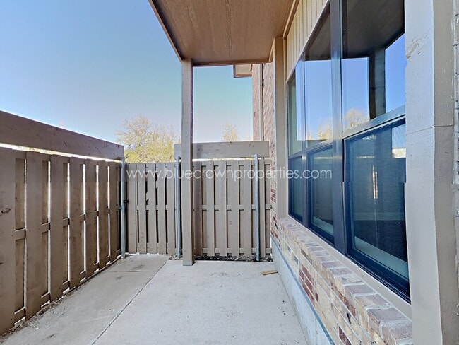 Building Photo - 10738 Park Village Pl