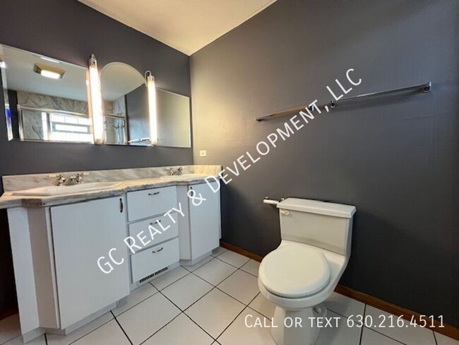 Building Photo - ***SCHAUMBURG DUPLEX / 2BDRM - 2BTH / SS A...