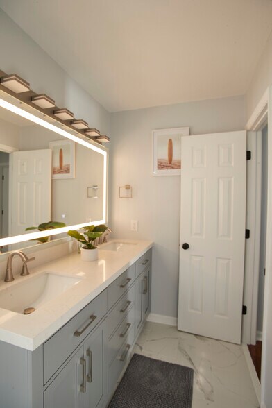 Building Photo - 810 Williamsburg Ln