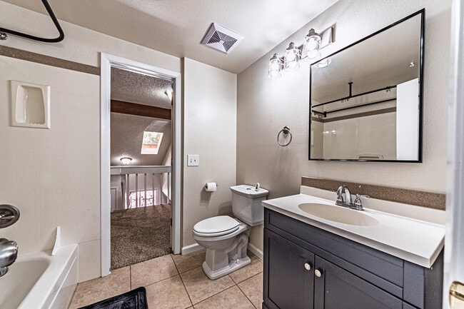 Building Photo - 2665 Hatch Cir
