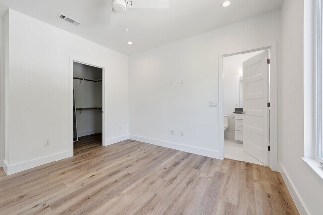 Building Photo - 3107 Walling Dr