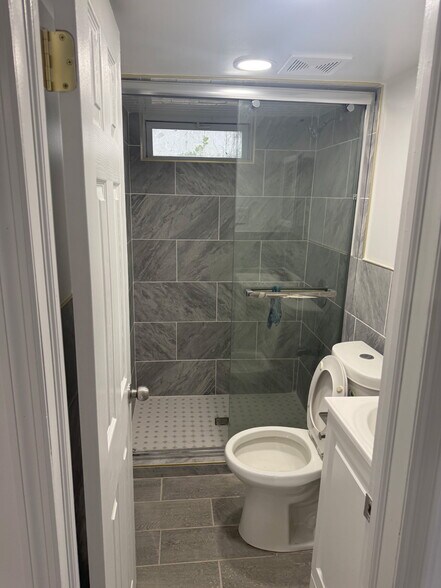 Building Photo - 25 Bonnybill Dr