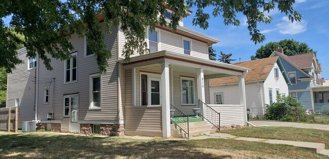 Building Photo - 1BR/1BA Apartment