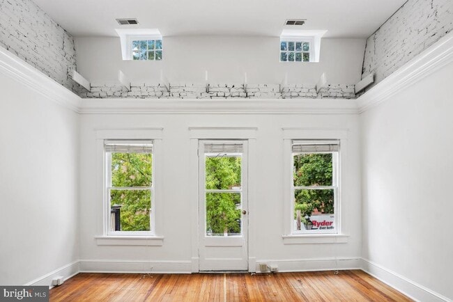 Building Photo - 1411 King St