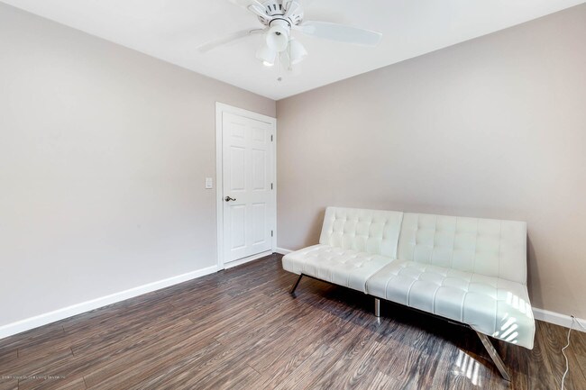Building Photo - 291 Tanglewood Dr
