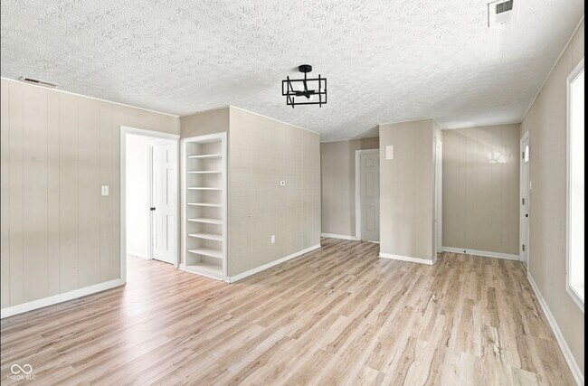 Building Photo - 6120 E 24th St