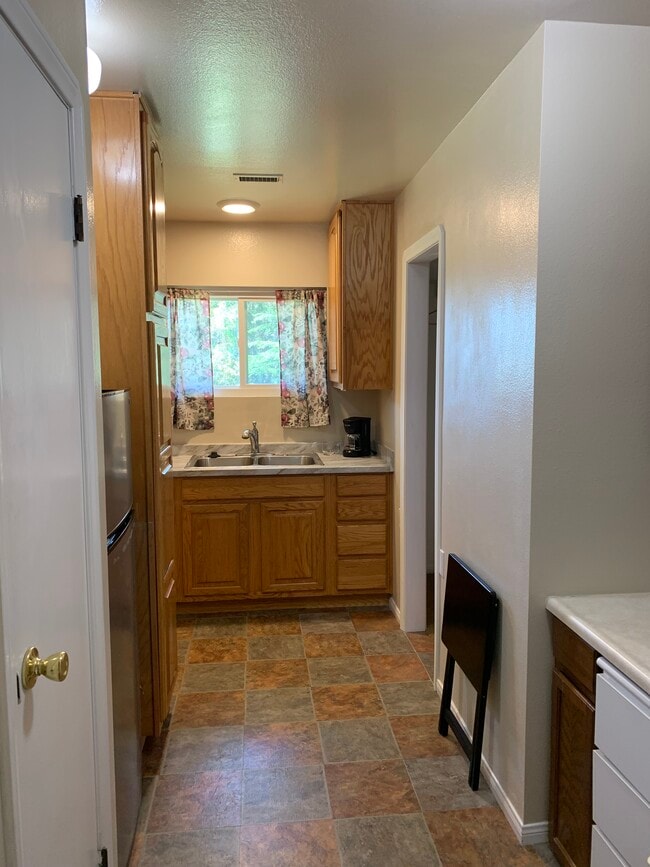 Lots of cabinetry, Refrigerator, Sink & Microwave - 1401 Via Lima