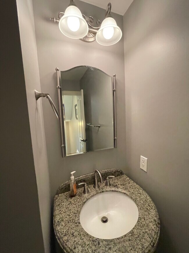 Building Photo - 47 Woodway Rd