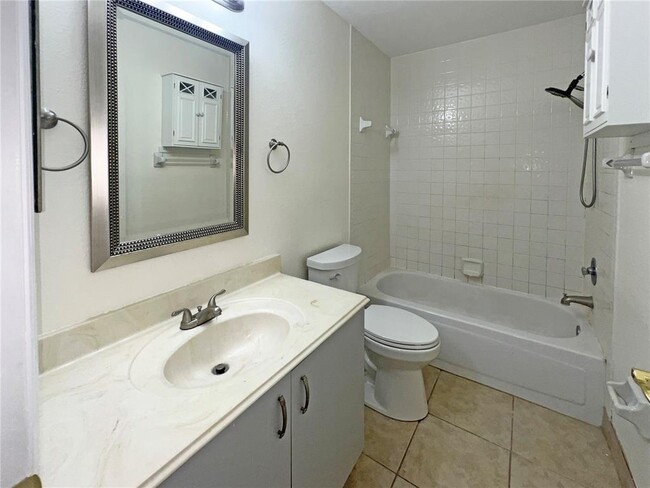 Building Photo - 7100 NW 30th Ct