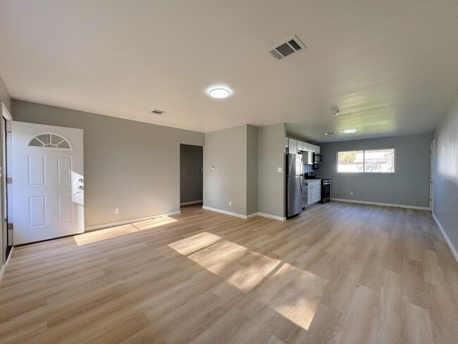 Building Photo - 5200 Mapleridge Dr