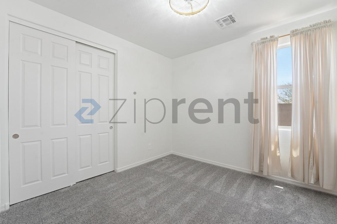 Building Photo - Unit