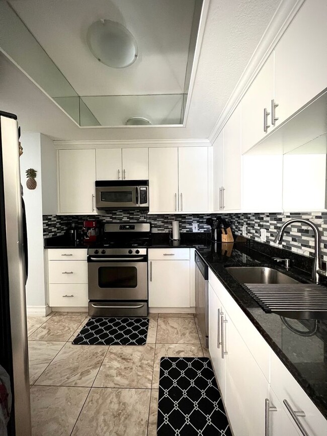 Building Photo - Meridian Furnished 1 Bd | 1 Ba Luxury Condo