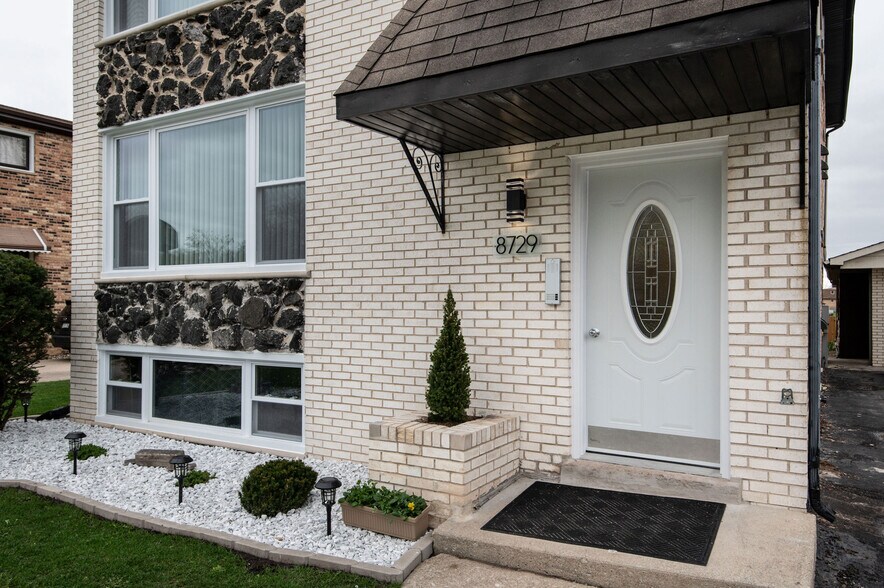 Building Photo - 8729 W 73rd Pl