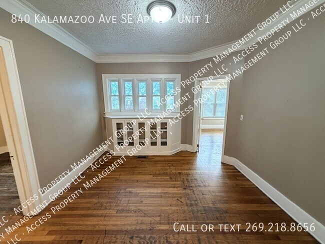 Building Photo - 840 Kalamazoo Ave SE