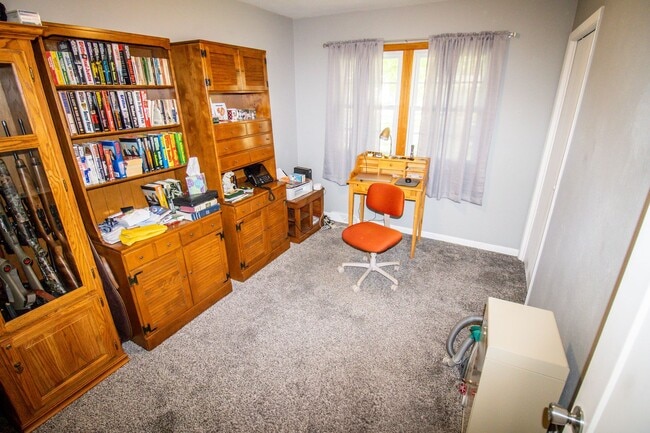 Building Photo - 3 bedroom, 1 bath home in Waterloo