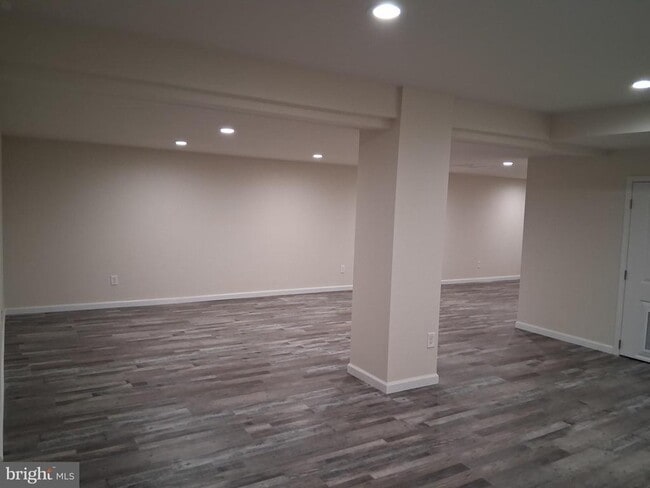 Building Photo - 7300 Willow Glen Way
