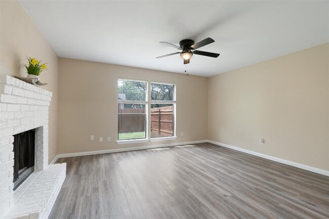 Building Photo - 6915 Woodhue Dr