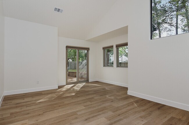 Building Photo - 21 N Mossrock Rd