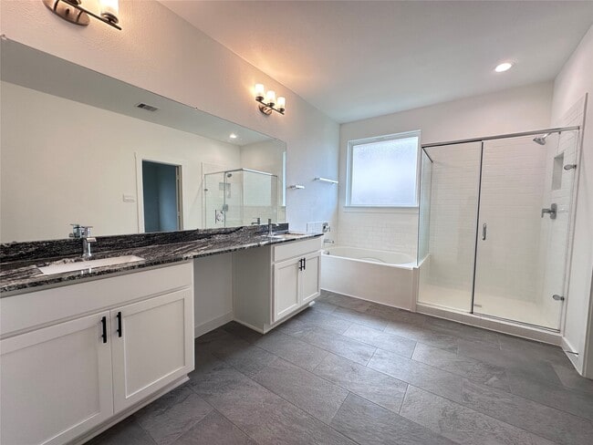 Building Photo - 2314 Cool Grns St