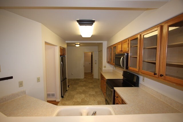 Building Photo - Large 3 Bedroom Updated Townhouse w/ Fence...
