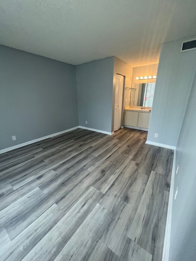 Building Photo - ONE BEDROOM ONE BATHROOM!! WATERFRONT COMMUNITY