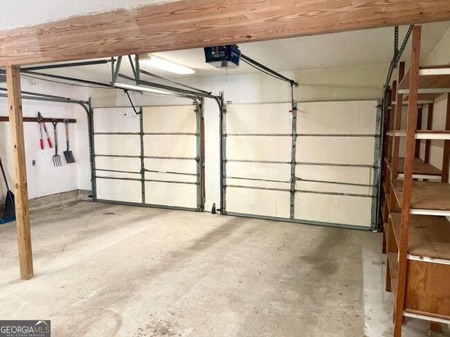 Building Photo - 160 Farm Ln
