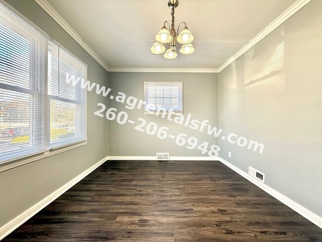 Building Photo - 3 Bedroom House