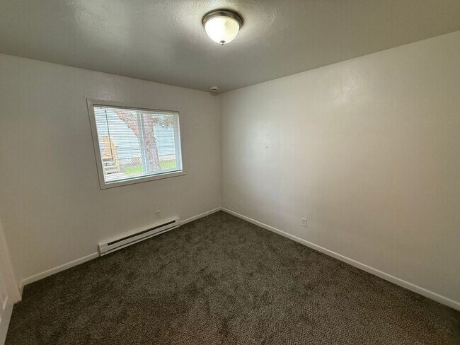 Building Photo - 1566 Bellevue St SE