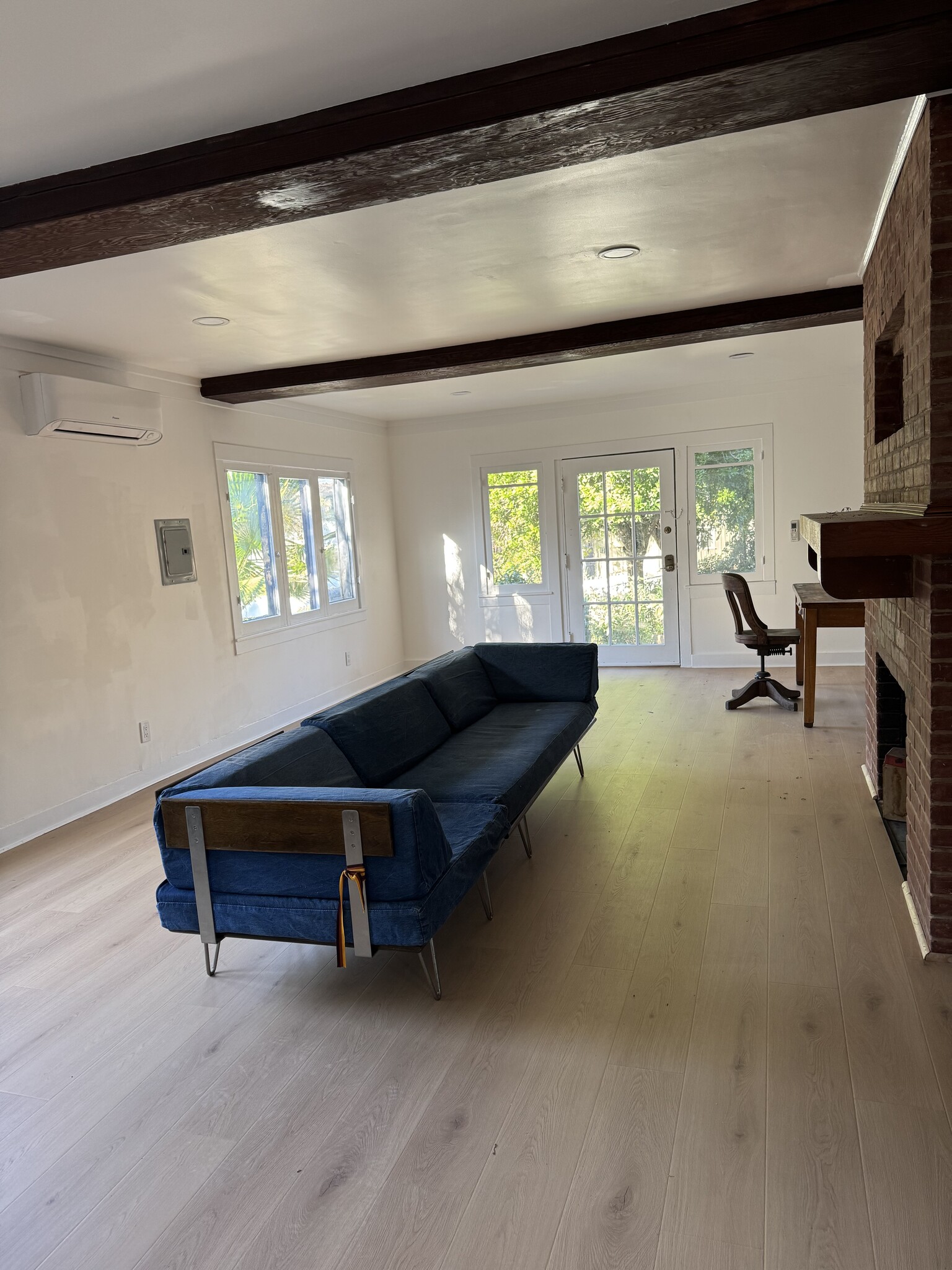 Building Photo - 5924 Hayes Ave