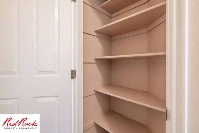 Building Photo - Pet Friendly - 4 Bed 2 Bath for rent in St. George