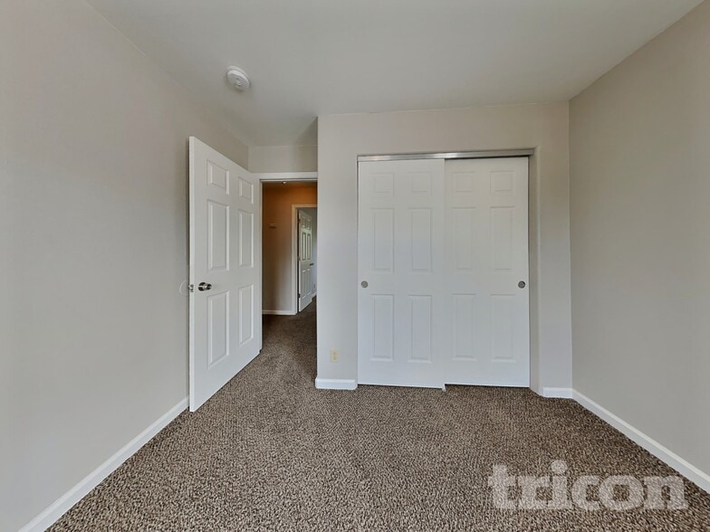 Building Photo - 9665 Meadowstar Dr