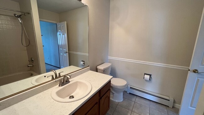Building Photo - Lovely 2 Bedroom Townhouse Condo W/Garage - Corner Lot - Call Today!