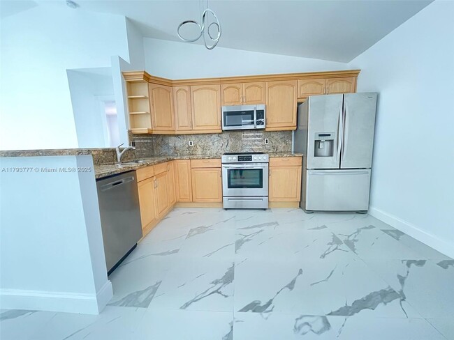 Building Photo - 211 E Riverbend Dr