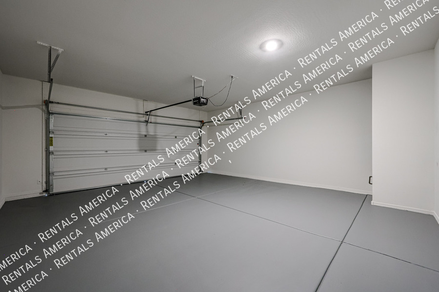 Building Photo - 36387 Pampoloma Ave