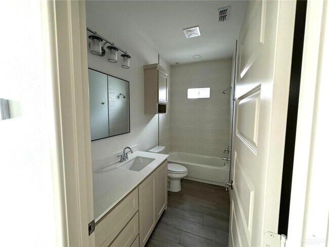 Building Photo - 14 N 58th St