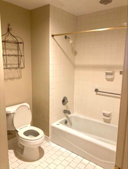 Building Photo - 2350 Montevallo Rd