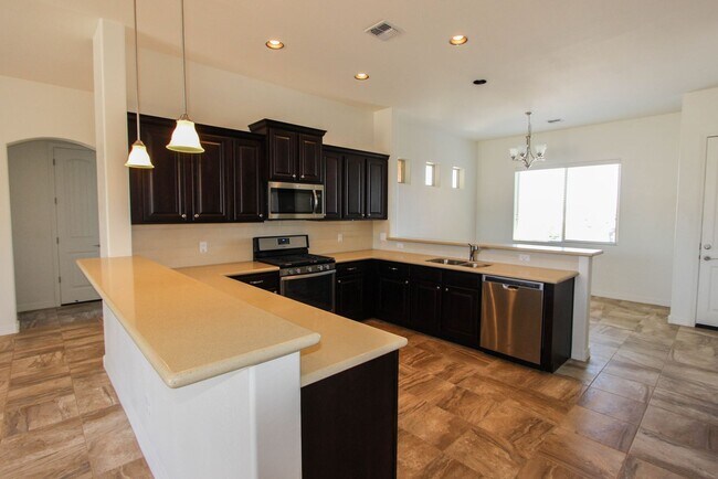 Building Photo - Granville Home with 3 Car Garage