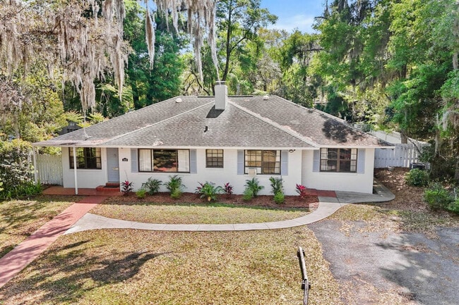 Building Photo - 1929 NW 7th Ln