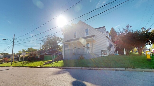 Building Photo - 353 Sturges Ave