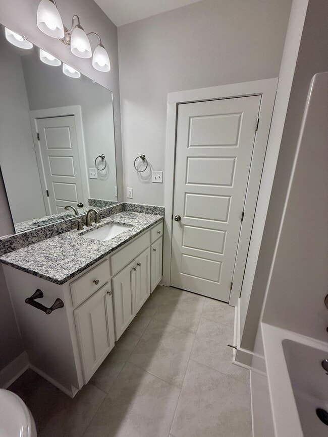 Building Photo - Must See! New 4/2 Home off Tiger Bend Rd. ...