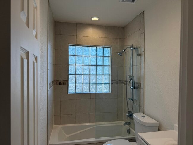 Building Photo - 1423 Holly Heights Dr