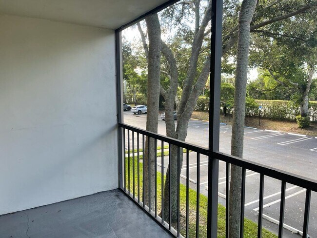 Building Photo - 203 Foxtail Dr