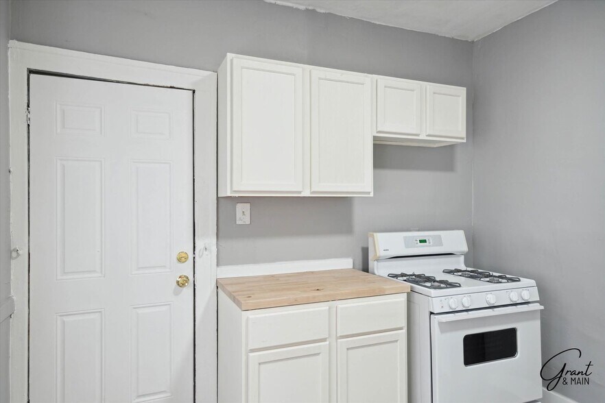 Building Photo - 3813/3815 W Euclid - JL Schneider LLC