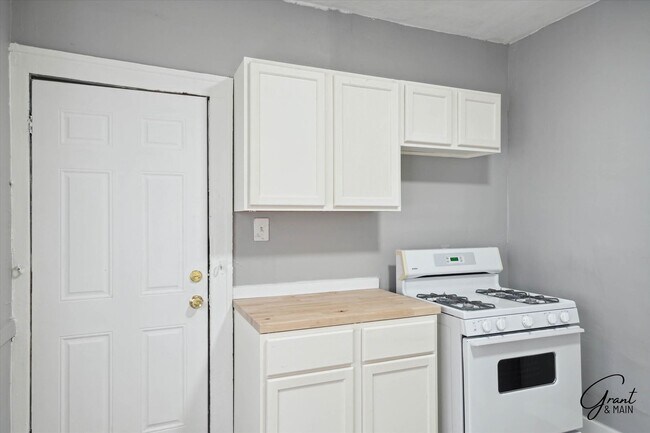 Building Photo - 3813 W Euclid St