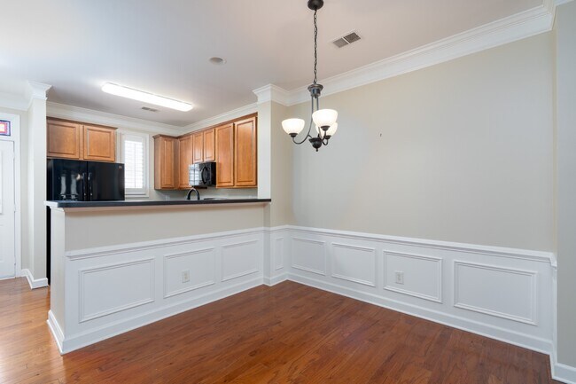 Building Photo - 15449 Goodwood St