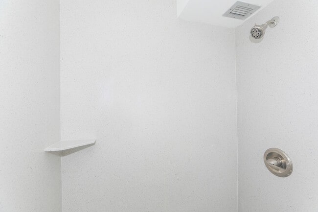 Building Photo - Sunset Lakeview - Fully renovated 3 bedroom, 2 bath on lower floor comes with tandem parking for ...