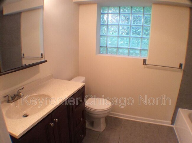 Building Photo - 6052 N Mozart St