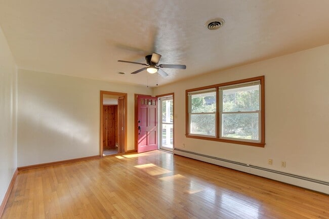 Building Photo - Welcome to Yorktown with a charming rural feel!