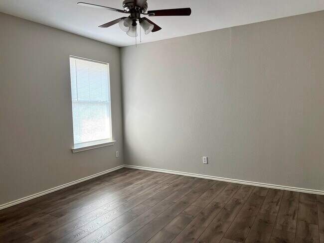 Building Photo - 17413 College Port Dr